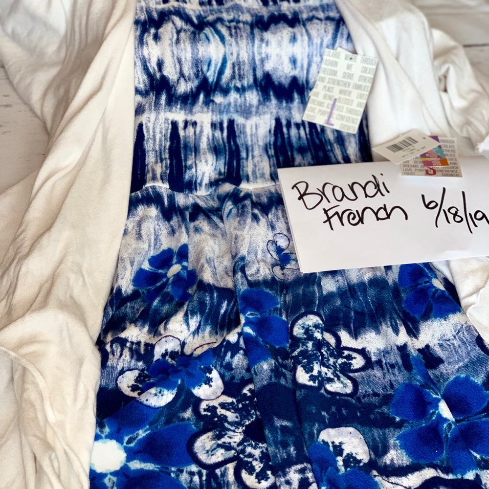 LuLaRoe Outfit - L Amelia/ S Shirley looks more M